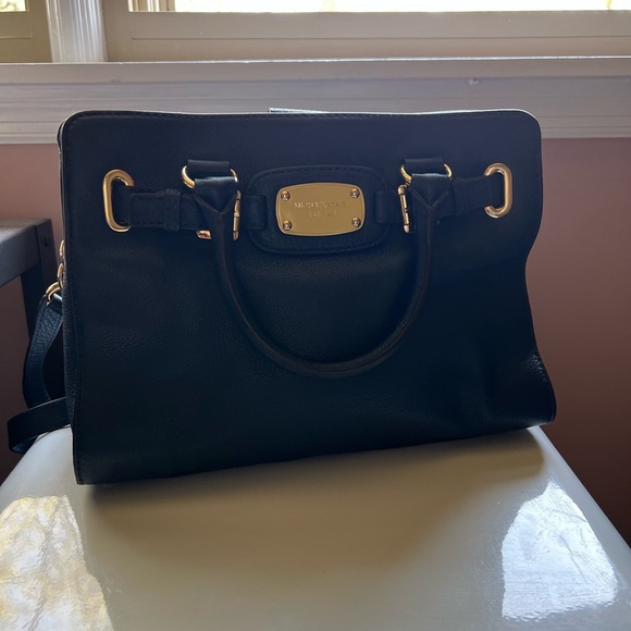 MICHAEL KORS Hamilton Belted Convertible Tote in Pebbled Navy Leather - Picture 2 of 12